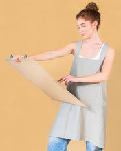 Load image into Gallery viewer, criss cross apron classic fit in smoked
